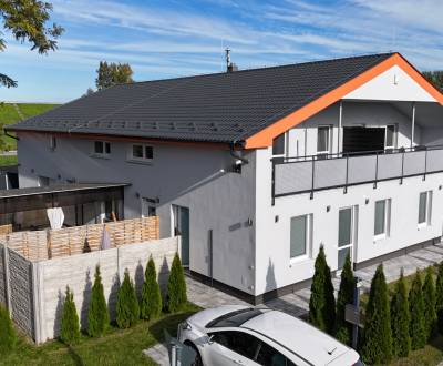 DOBROHOŠŤ- Prenájom  3i zariadeného bytu s predzáhradkou a parkingom