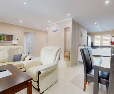 Moderný 4-izbový „EKO-KERAMICKÝ“ bungalov s bazénom v Holíči.