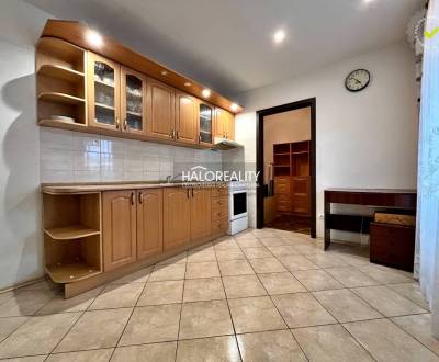 Predaj, trojizbový byt Levice, Rybníky III, po čiast...