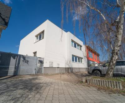 RD VHODNÝ NA SÍDLO FIRMY s pozemkom pre ďalší rodinný dom 