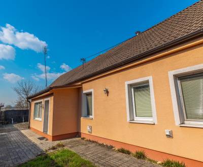 Útulný rodinný dom s garážou a krbom v pokojnej obci Závod – len 45 km