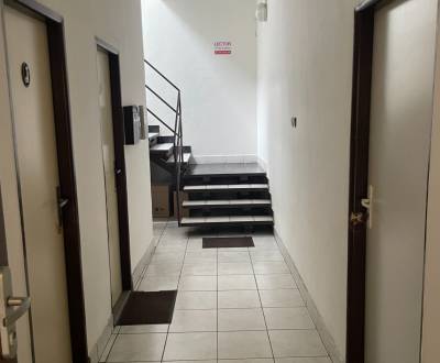 Na prenájom Kancelárie o výmere 10m2 , 12m2 ,17m2  Galanta centrum 