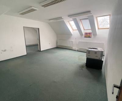Na prenájom Kancelária 45m2 Galanta- Centrum