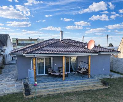 MALÉ LEVÁRE-Predaj  3i modernej novostavby RD s tep. čerpadlom + garáž