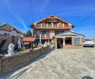 2-Generačný 9izb. RD s bazénom a veľkým pozemkom, Dvorníky