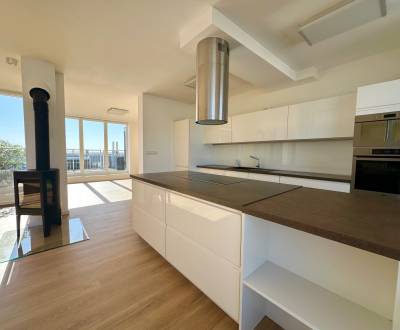 4i mezonet s dvoma terasami, balkónom a parkovaním