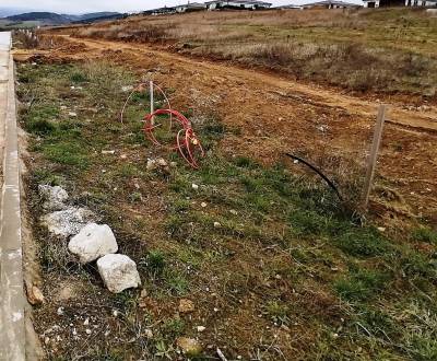 Pozemok na predaj v Lubine: Slnečný svah s výhľadom na krajinu