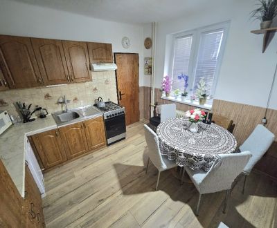 RODINNÝ DOM - HORNÉ OZOROVCE-POZEMOK 566 m2- 3,5 IZBOVÝ/ GARÁŽ