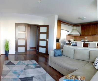 Bývanie s vlastnou predzáhradkou – zariadený 2-izbový byt (62+33 m²)