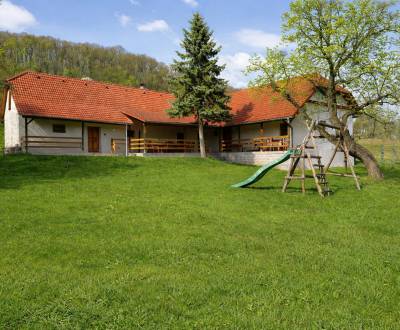 Štýlový vidiecky dom na polosamote, terasa, pozemok 2 036 m², Podbranč