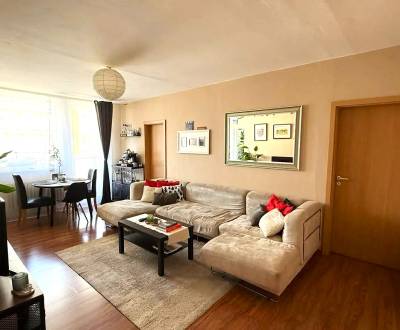 Pekný zariadený 3 izbový byt s lodžiou, Púpavová ulica, BA.Karlova Ves