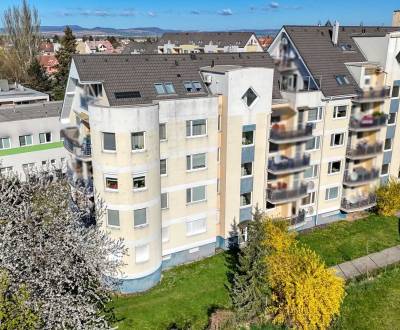 3 izby, terasa, zimné záhrady, parkovanie, sklad k bytu