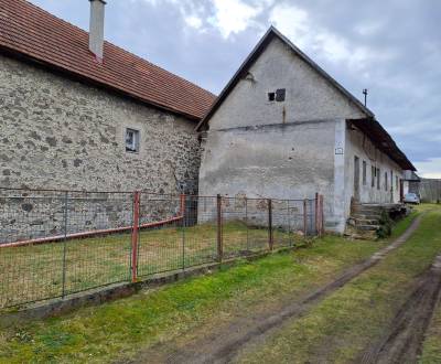 Rodinný dom v obci Háj v pôvodnom stave s veľkým potenciálom