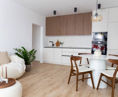 NA PREDAJ MODERNÝ 2,5-IZBOVÝ BYT V SRDCI RUŽINOVA 