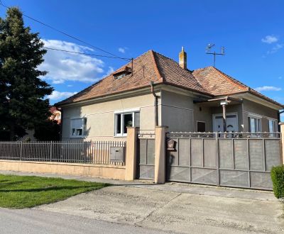 EXKLUZÍVNE - Útulný 3-izbový dom v Čiernom Brode s veľkým pozemkom