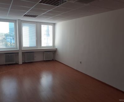 Klimatizovaná kancelária 30 m2 pri POLUS-e na Pluhovej ul.