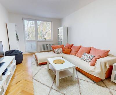 Na prenájom plne zariadený 2izbový byt s balkónom v Holíči