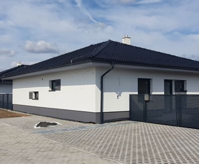 NOVOSTAVBA 4 izb. rodinného domu s 3 parkov. státiami v obci Láb