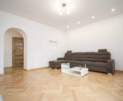 2i byt 60m2 + 9m2 pivnica v super lokalite, Beckovská - Trenčín