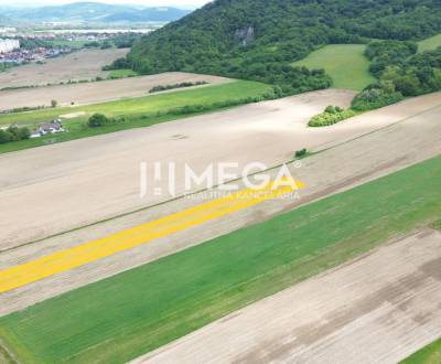 Na predaj - pozemok v Jasenove