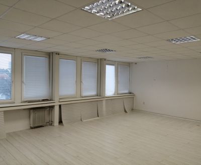 Klimatizovaná kancelária 51,3 m2 pri POLUS-e na Pluhovej ul.