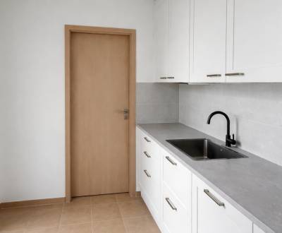 Slnečný 3-izbový byt s loggiou v srdci Ružinova