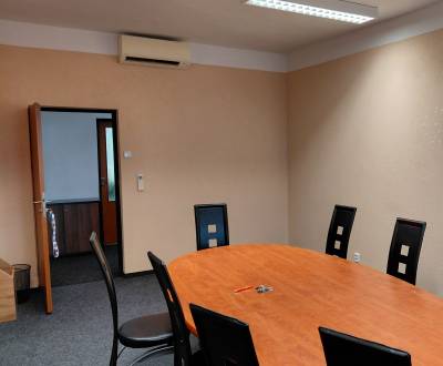 Klimatizovaná kancelária 30 m2 na Studenej ul. pri Zlatých pieskoch