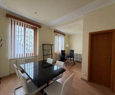 Prenájom kancelárie 33 m2 v centre Piešťan REZERVOVANÉ