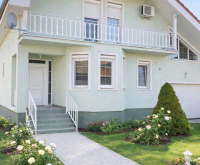 6 izbový rodinný dom s veľkým pozemkom v okrese Nové Zámky - Zemné