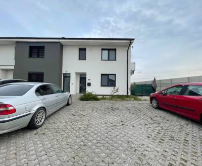 Prenájom 1 izbový byt s parkovacím miestom a terasou