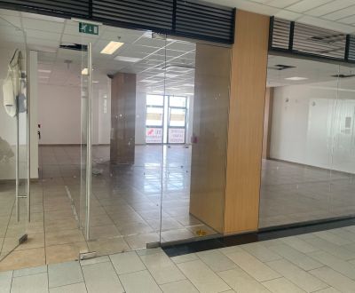 Obchodne priestory / Kancelarie na Prenájom Centrum Galanta
