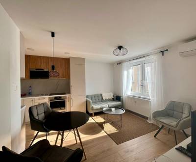 PRENÁJOM - 3-izbový krásny kompletne zrekonštruovaný byt - Mostná