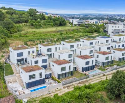 Nadštandardná 4-izbová terasová vila na Kolibe 