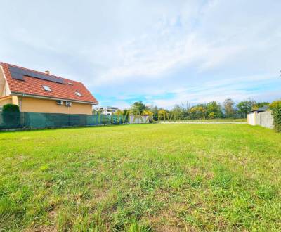 Ponúkame na predaj pozemok v Dunajskej Lužnej 