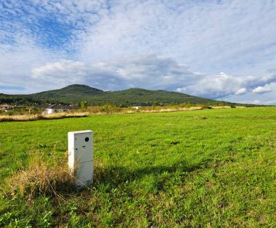 Stavebný pozemok 673 m2 v Štitároch s výhľadom na Zobor i Žibricu