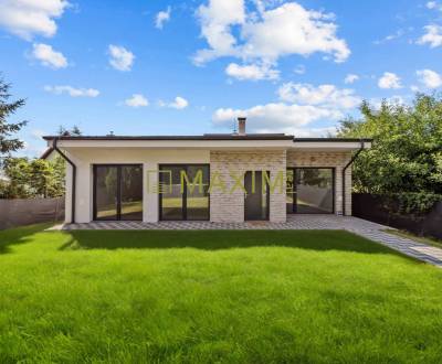  Moderná jednopodlažná nehnuteľnosť pre celoročné bývanie 