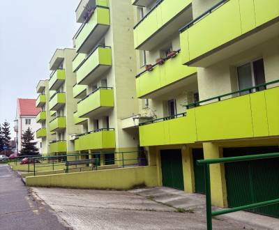 – Priestranný 3i tehlový byt s vlastným parkovaním a 2 balkónmi