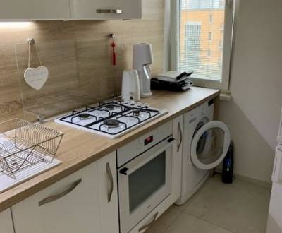 Prenájom moderný 2 izbový byt, Zálužická ulica, Bratislava II Ružinov