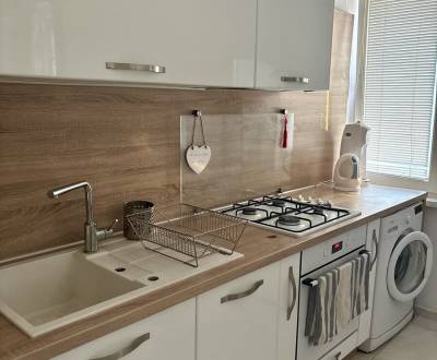 Prenájom moderný 2 izbový byt, Zálužická ulica, Bratislava II Ružinov