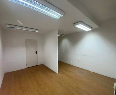 ☎️ 0918197701-Na prenájom menší priestor v suteréne  v srdci  mesta Du