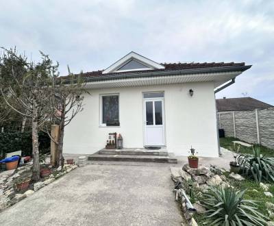 ☎️ 0918/197 701  Predám 3 izbový rodinný dom  v obci Ohrady iba 7 km o