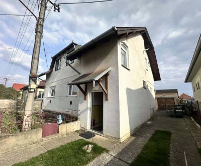 ☎️0918197701   Na predaj 2 generačný,  8 izbový poschodový dom s dvoma