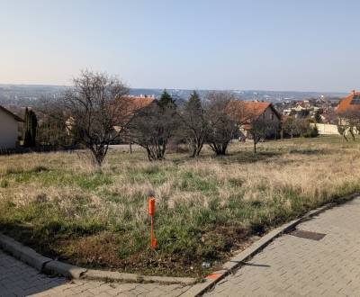 Lukratívny stavebný pozemok 936 m2 pod Zoborom, Višňová ulica