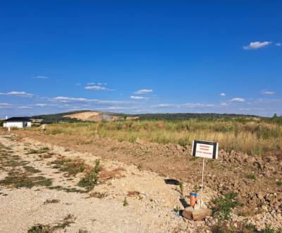 Stavebný pozemok 663 m2 v obci Štitáre s pekným výhľadom na Žibricu