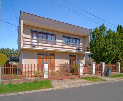 NA PREDAJ DVOJPODLAŽNÝ RODINNÝ DOM_VEĽKÝ LAPÁŠ