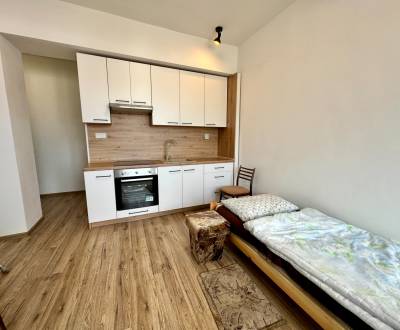 Na Predaj: Útulná garzónka s balkónom v širšom centre Hlohovca