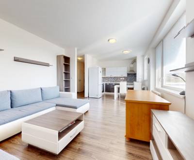 | Priestranný 2,5-izb. byt s walk-in šatníkom | parkovanie |