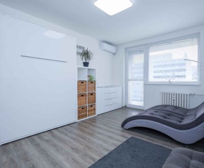 PREŠOVSKÁ - garsónka 33 m2 s loggiou a výhľadom na zeleň, IHNEĎ VOĽNÝ