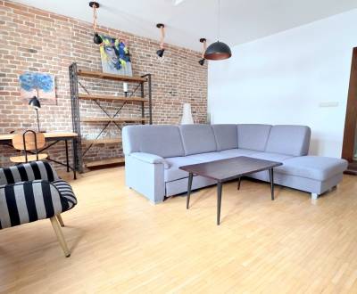 JEDINEČNÝ 2i byt, REKONŠT., 2 X .SAMOST.IZBA, Hviezdoslavovo nám. 