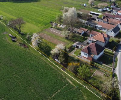 Slnečný pozemok v Prietrži (697m2) s potenciálom výstavby